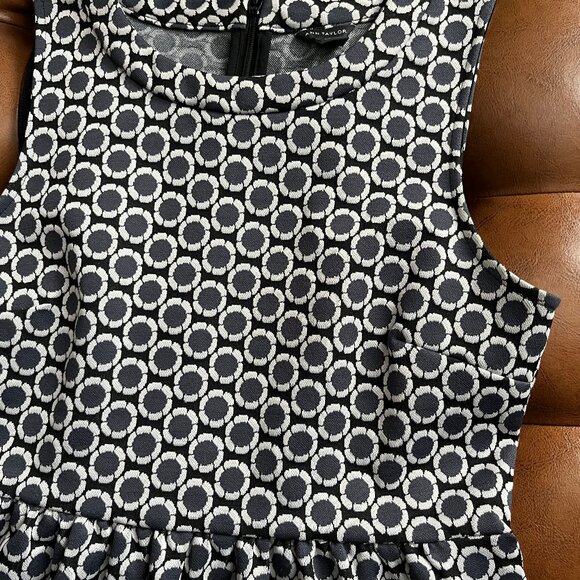 Ann Taylor Peplum Sleeveless Top XS - Picture 4 of 11